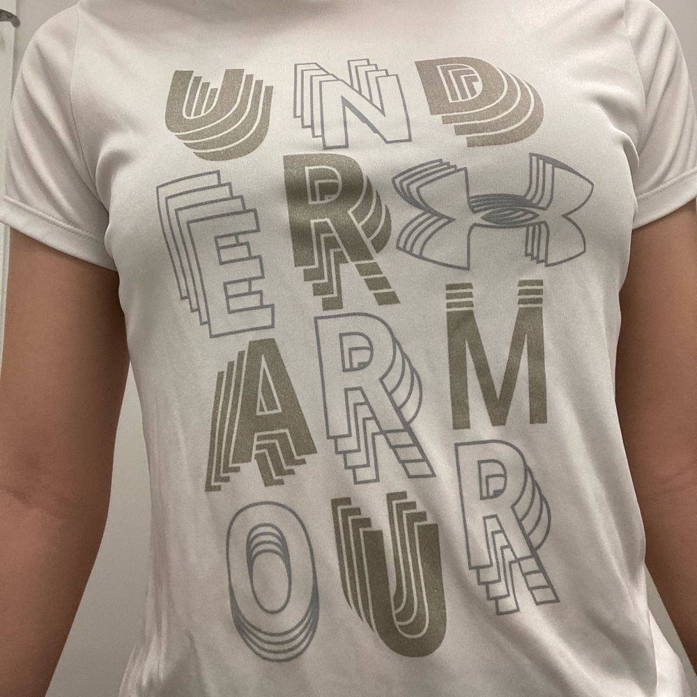 Girls under-amour tee